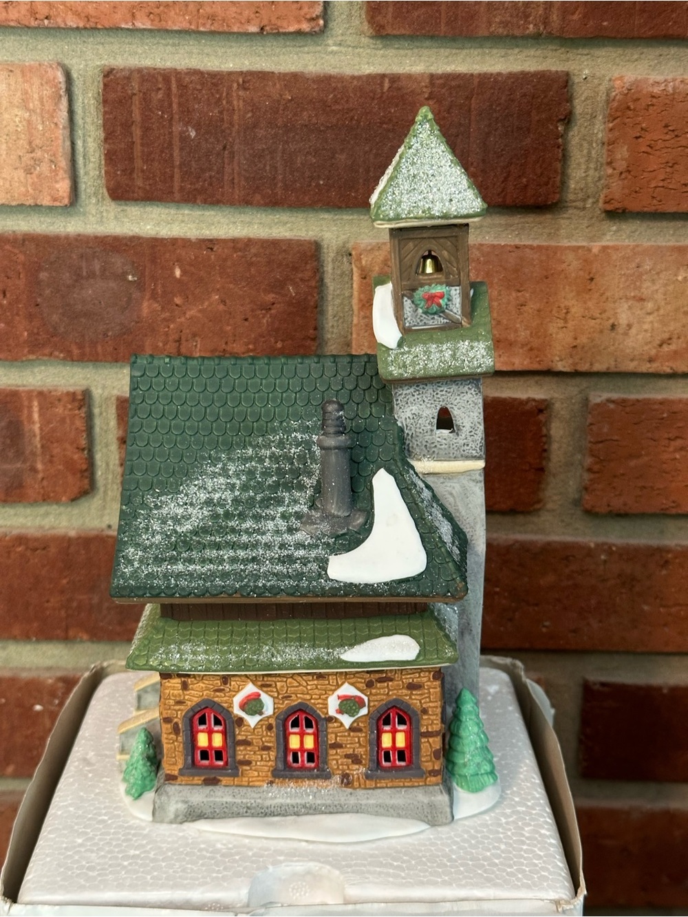 Vtg 1993 Dept 56 North Pole Village Series “North Pole Chapel" Porcelain Works - Picture 6 of 9